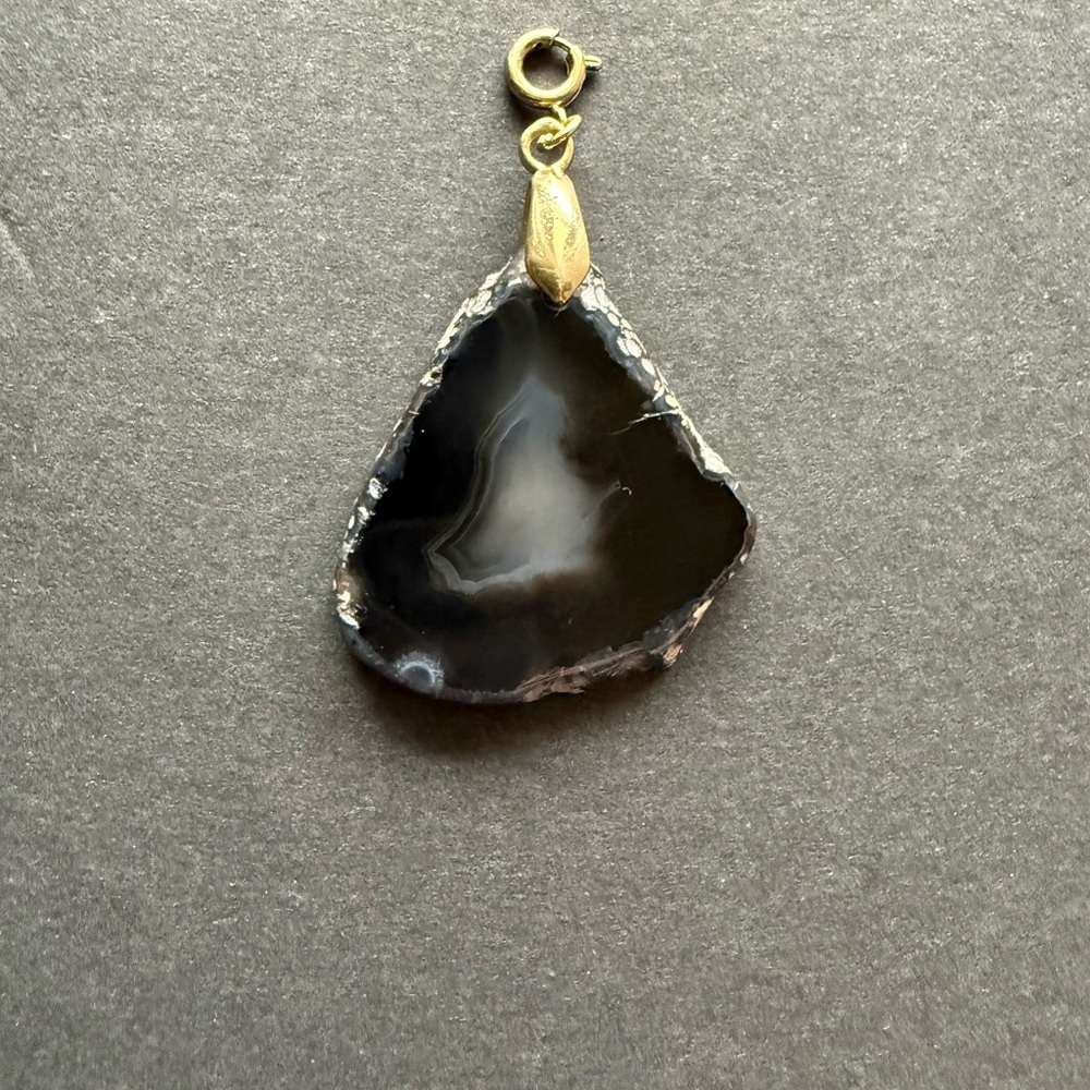 Chic Black Agate Necklace with Gold Accent